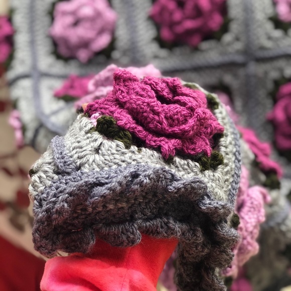 Crochet rose blanket - Picture 2 of 3